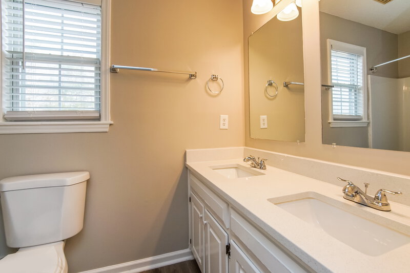 2,080/Mo, 6820 Coventry Ridge Rd Raleigh, NC 27616 Bathroom View