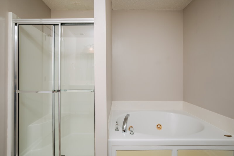 3,150/Mo, 8524 Bratt Ave Wake Forest, NC 27587 Main Bathroom View 2