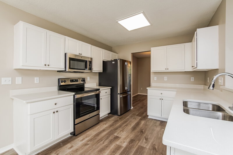 1,900/Mo, 1024 Penncross Dr Raleigh, NC 27610 Kitchen View 2