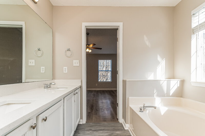 1,865/Mo, 6805 Coventry Ridge Rd Raleigh, NC 27616 Main Bathroom View 2