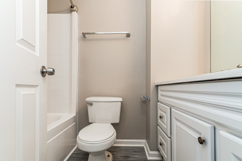 1,865/Mo, 6805 Coventry Ridge Rd Raleigh, NC 27616 Bathroom View