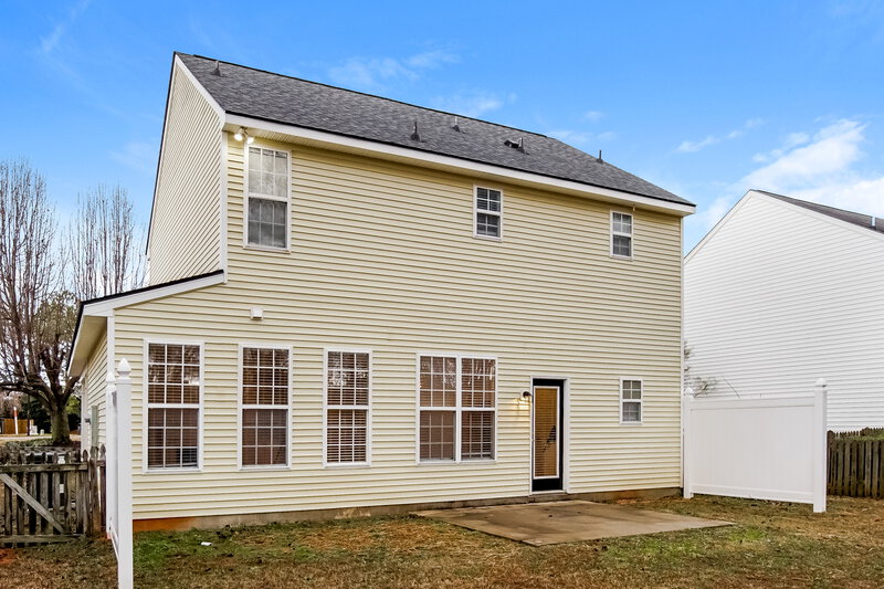 1,920/Mo, 224 Stansbury Ln Clayton, NC 27527 Rear View