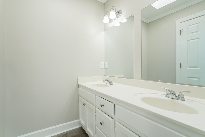 2,180/Mo, 105 Steelwood Ct Garner, NC 27529 Main Bathroom View
