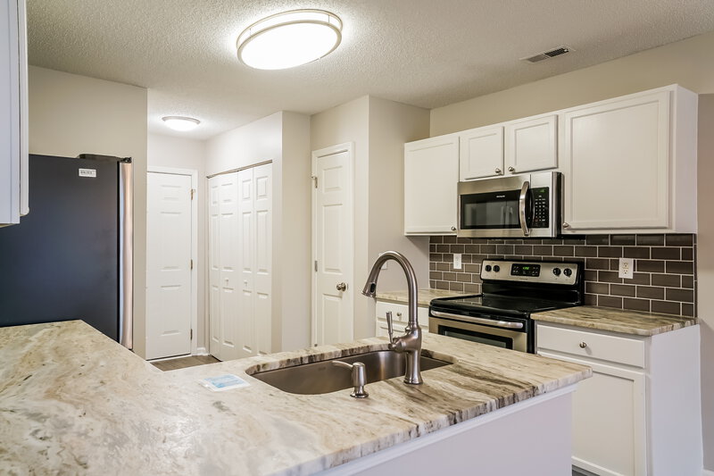 1,980/Mo, 7205 Brighton Hill Ln Raleigh, NC 27616 Kitchen View