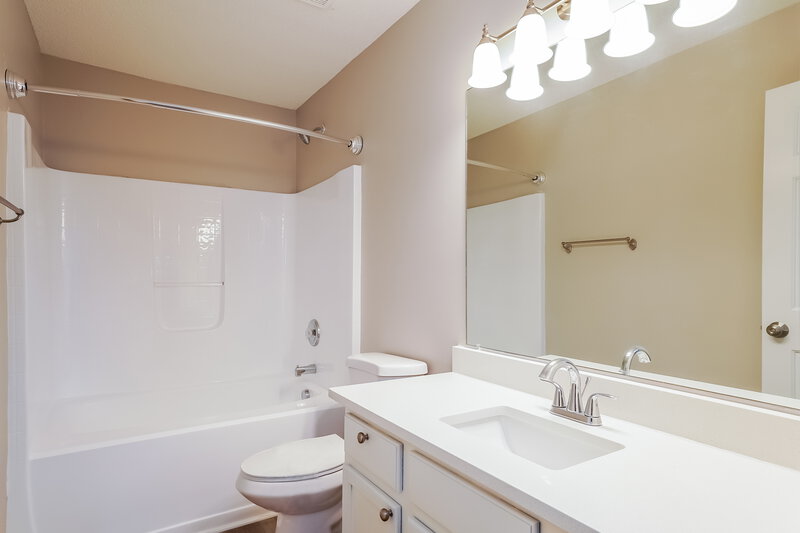 1,980/Mo, 7205 Brighton Hill Ln Raleigh, NC 27616 Main Bathroom View