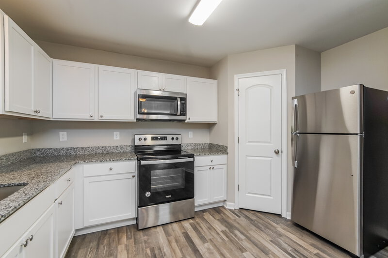 2,135/Mo, 34 Mariposa Ln Clayton, NC 27527 Kitchen View 2
