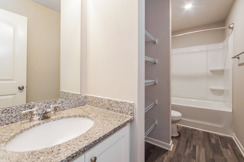 2,135/Mo, 34 Mariposa Ln Clayton, NC 27527 Main Bathroom View