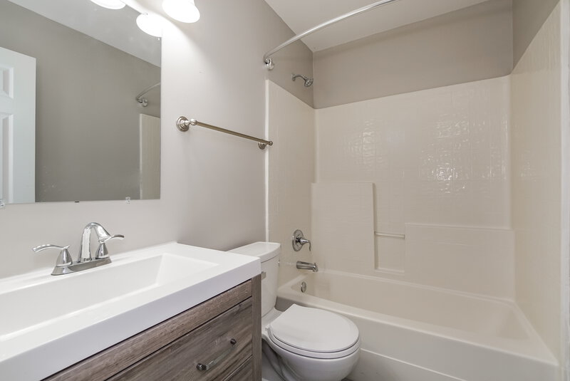 1,880/Mo, 6205 Saybrooke Dr Raleigh, NC 27604 Main Bathroom View