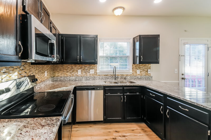 2,280/Mo, 1000 Angel Oaks Ct Raleigh, NC 27610 Kitchen View