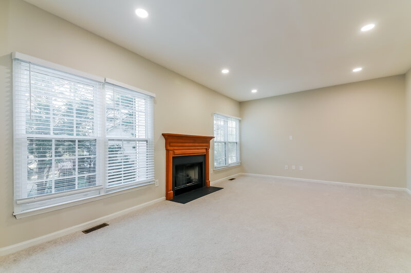 2,280/Mo, 1000 Angel Oaks Ct Raleigh, NC 27610 Family Room View