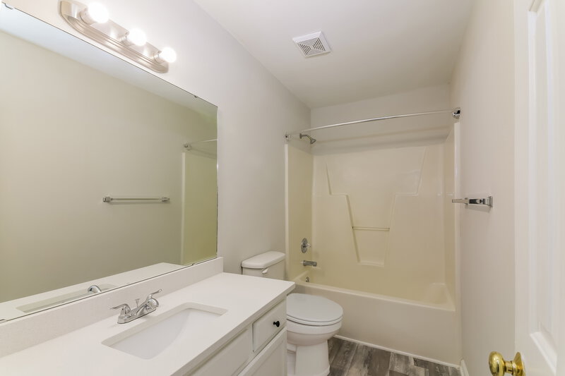 2,280/Mo, 1000 Angel Oaks Ct Raleigh, NC 27610 Bathroom View