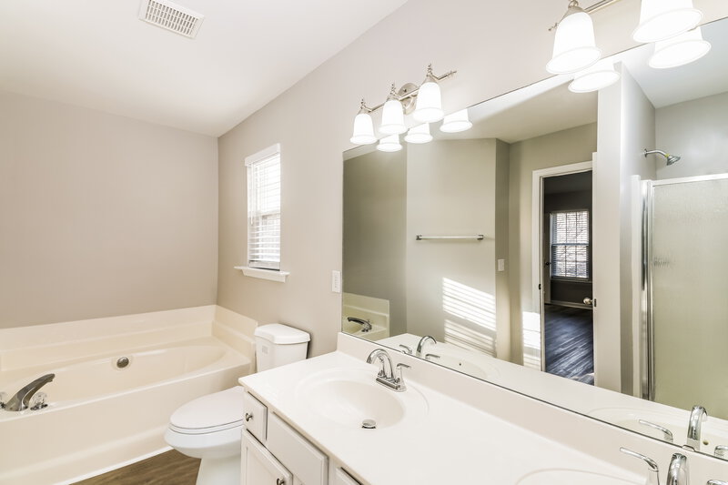 3,590/Mo, 3348 Forest Mill Cir Raleigh, NC 27616 Main Bathroom View
