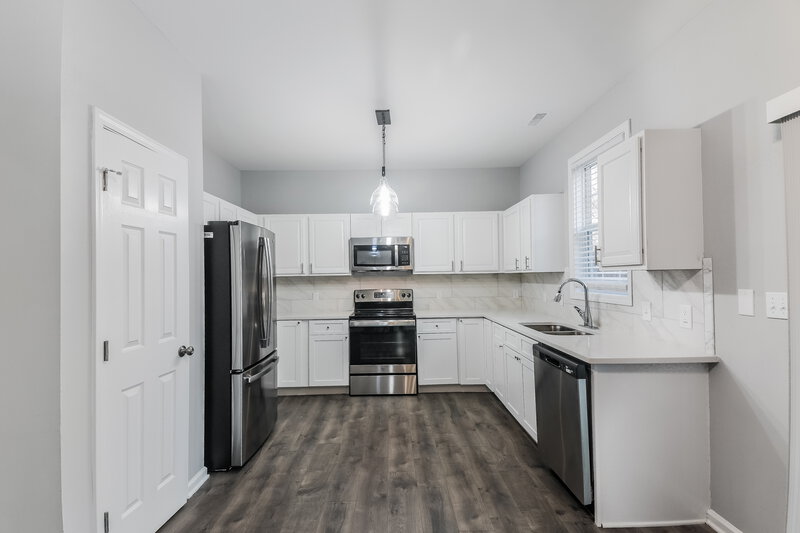 2,025/Mo, 1422 Southgate Dr Raleigh, NC 27610 Kitchen View