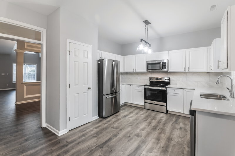 2,025/Mo, 1422 Southgate Dr Raleigh, NC 27610 Kitchen View 2