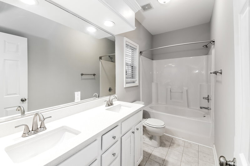 2,025/Mo, 1422 Southgate Dr Raleigh, NC 27610 Main Bathroom View