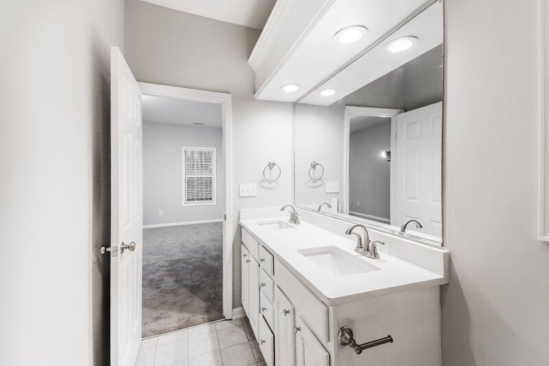 2,025/Mo, 1422 Southgate Dr Raleigh, NC 27610 Main Bathroom View 2