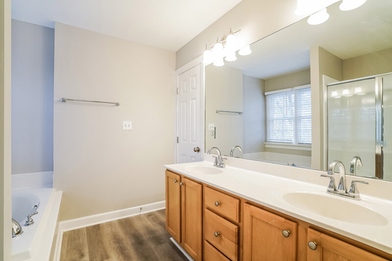 2,065/Mo, 9536 White Carriage Dr Wake Forest, NC 27587 Main Bathroom View