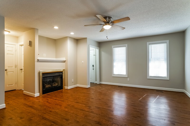1,895/Mo, 602 Coventry Dr Zebulon, NC 27597 Living Room View 3