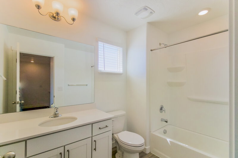 2,425/Mo, 1215 W 100 S Pleasant Grove, UT 84062 Bathroom View