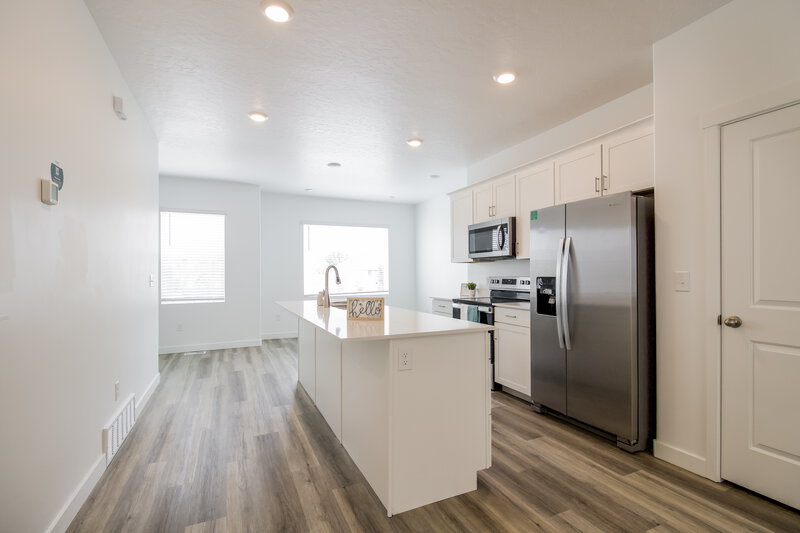 0/Mo, 1201 W 100 S Pleasant Grove, UT 84062 Kitchen View