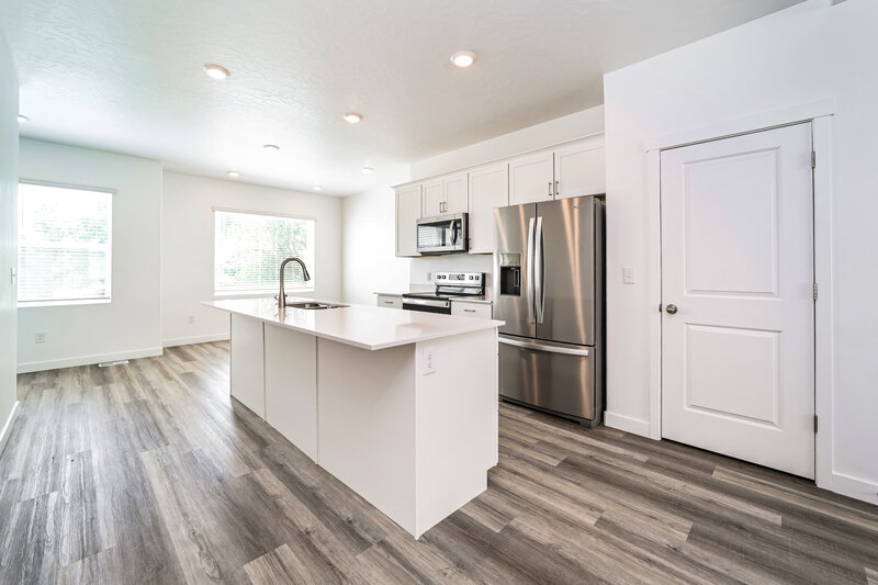 0/Mo, 1203 W 120 S Pleasant Grove, UT 84062 Kitchen View