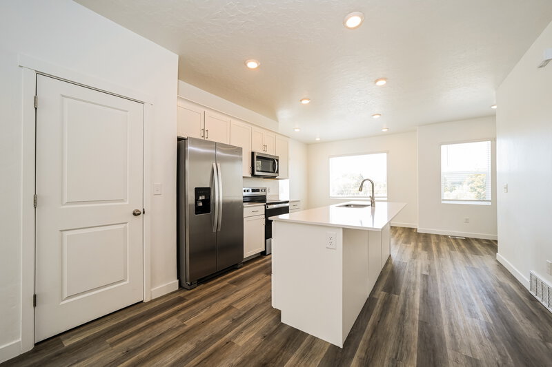 2,425/Mo, 1179 W 120 S Pleasant Grove, UT 84062 Kitchen View