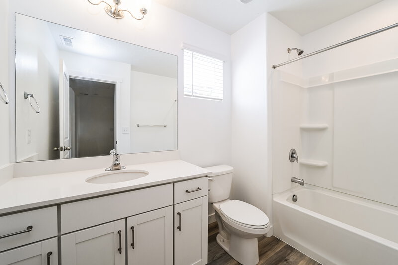 2,425/Mo, 1179 W 120 S Pleasant Grove, UT 84062 Bathroom View