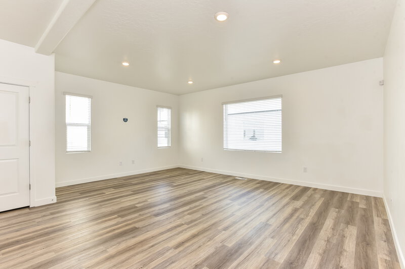 0/Mo, 1061 West 90 South Pleasant Grove, UT 84062 Living Room View 3