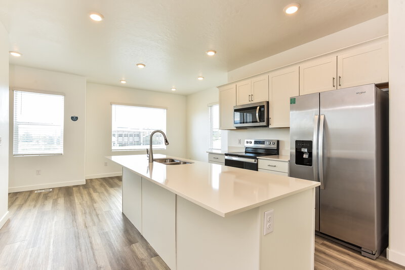 0/Mo, 1061 West 90 South Pleasant Grove, UT 84062 Kitchen View