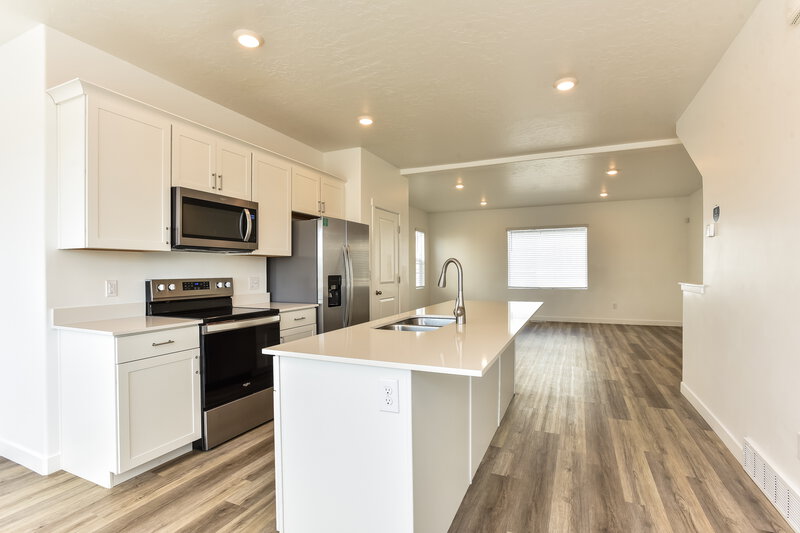 0/Mo, 1061 West 90 South Pleasant Grove, UT 84062 Kitchen View 2