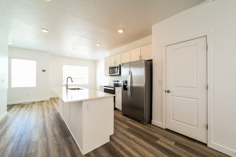 2,225/Mo, 1041 West 90 South Pleasant Grove, UT 84062 Kitchen View