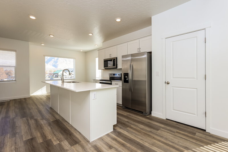 2,680/Mo, 1016 West 90 South Pleasant Grove, UT 84062 Kitchen View