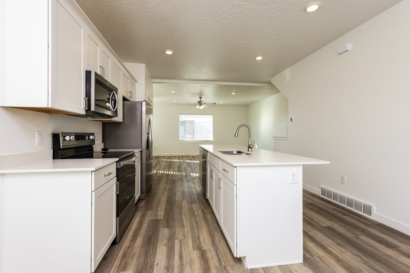 2,680/Mo, 1016 West 90 South Pleasant Grove, UT 84062 Kitchen View 2