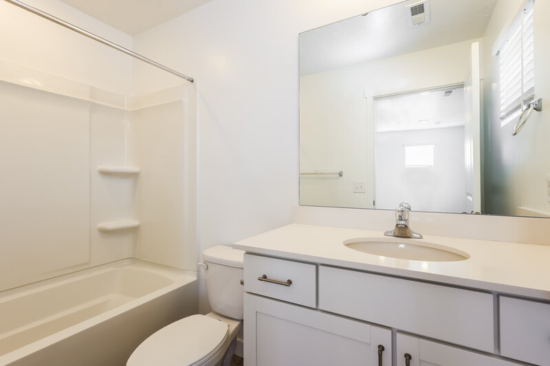 2,680/Mo, 1016 West 90 South Pleasant Grove, UT 84062 Main Bathroom View