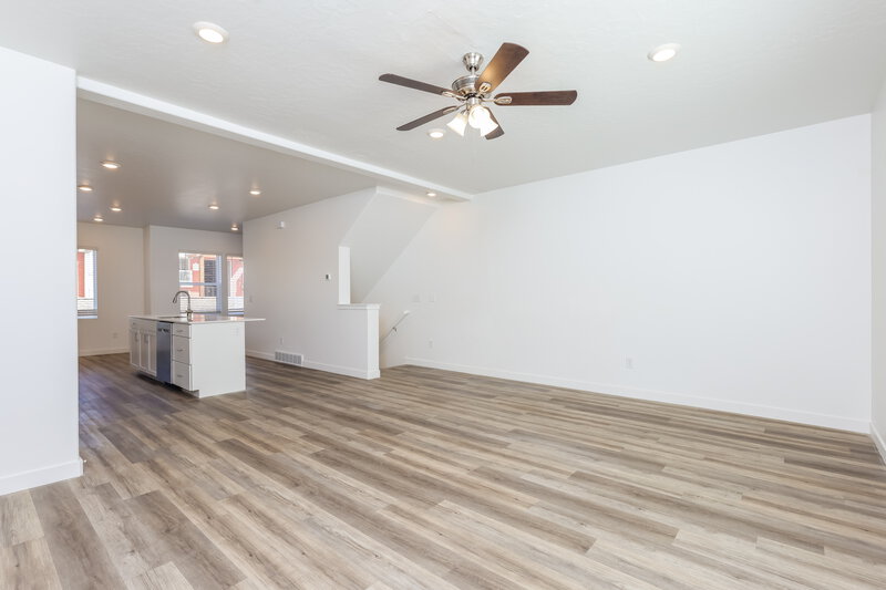 0/Mo, 1088 West 90 South Pleasant Grove, UT 84062 Living Room View 2