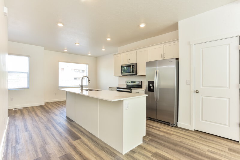 0/Mo, 1094 West 90 South Pleasant Grove, UT 84062 Kitchen View