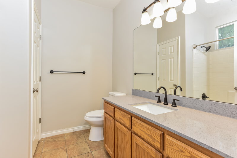 2,650/Mo, 1958 W 1350 S Syracuse, UT 84075 Main Bathroom View