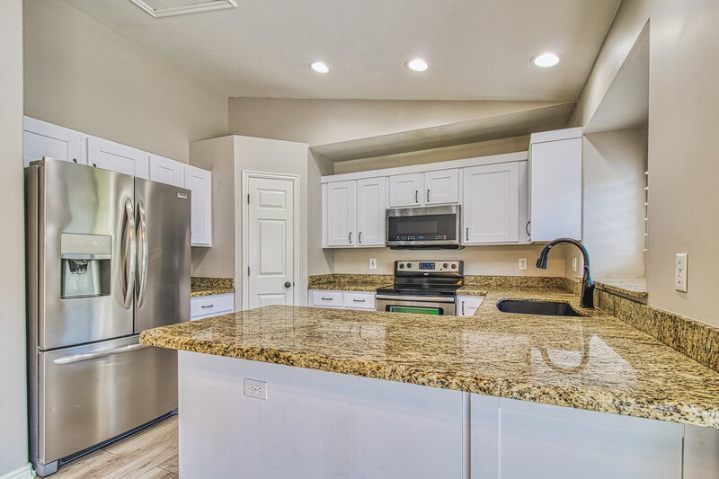 3,085/Mo, 8457 S 935 E Sandy, UT 84094 Kitchen View