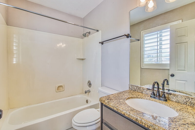 3,085/Mo, 8457 S 935 E Sandy, UT 84094 Main Bathroom View