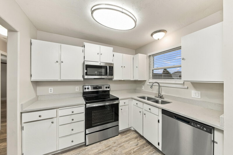 2,450/Mo, 4901 Banquet Ave West Jordan, UT 84081 Kitchen View