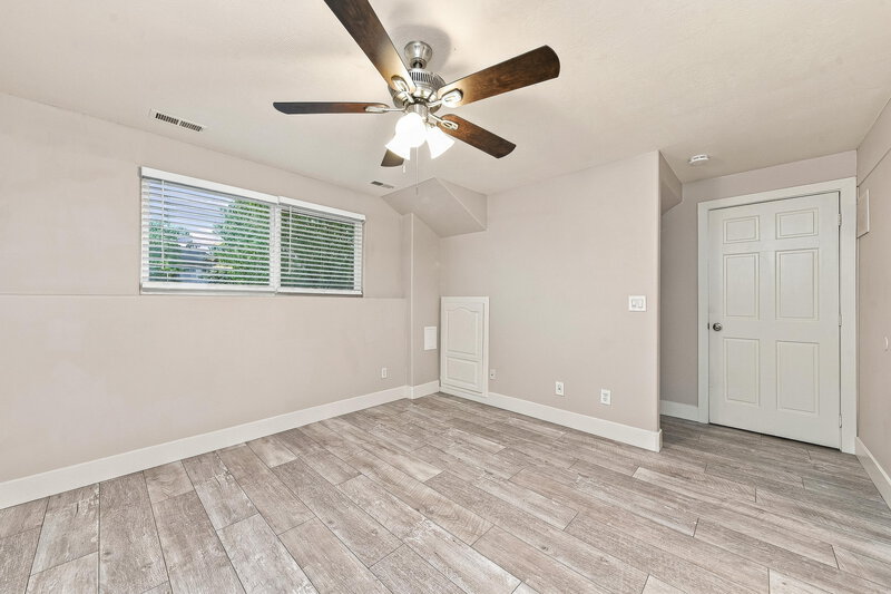 2,450/Mo, 4901 Banquet Ave West Jordan, UT 84081 Primary Bedroom View 2