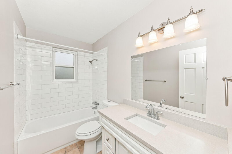2,450/Mo, 4901 Banquet Ave West Jordan, UT 84081 Bathroom View