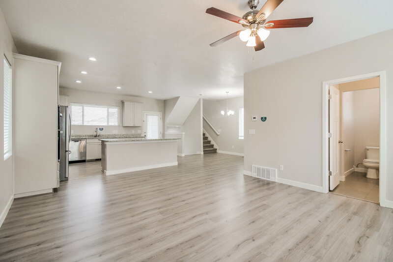 2,525/Mo, 850 W Shelton Way Unit 174 Midvale, UT 84047 Living Room View 2