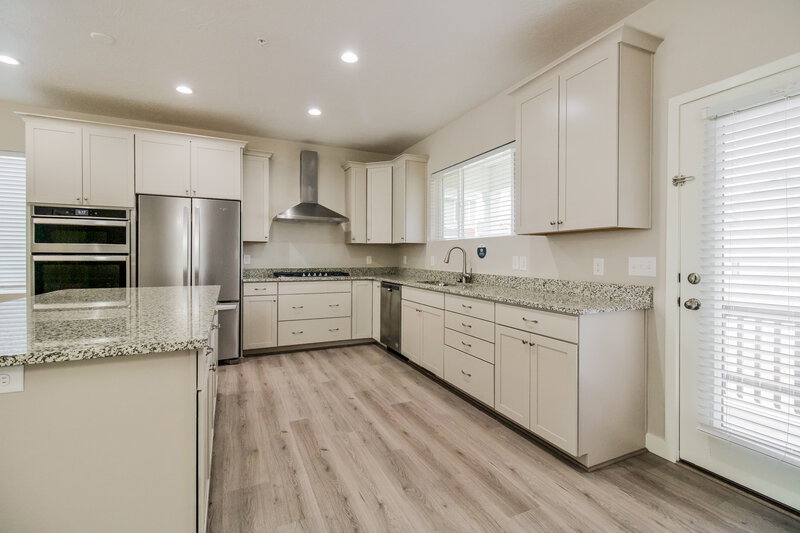 2,525/Mo, 850 W Shelton Way Unit 174 Midvale, UT 84047 Kitchen View
