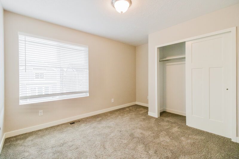 2,525/Mo, 850 W Shelton Way Unit 174 Midvale, UT 84047 Bedroom View