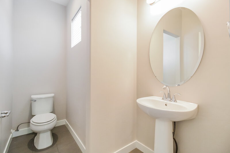 2,525/Mo, 850 W Shelton Way Unit 174 Midvale, UT 84047 Bathroom View 2