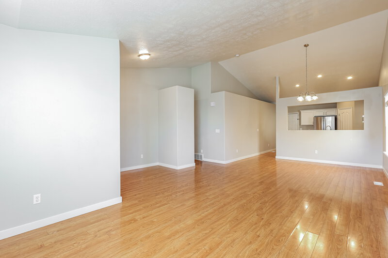 2,865/Mo, 8558 Maul Oak Dr West Jordan, UT 84081 Living Room View