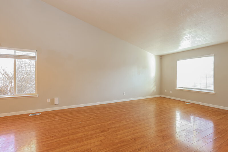 2,865/Mo, 8558 Maul Oak Dr West Jordan, UT 84081 Living Room View 2