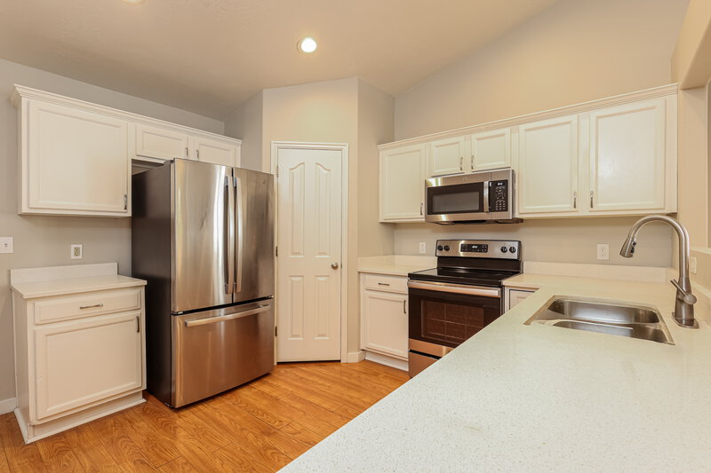 2,865/Mo, 8558 Maul Oak Dr West Jordan, UT 84081 Kitchen View