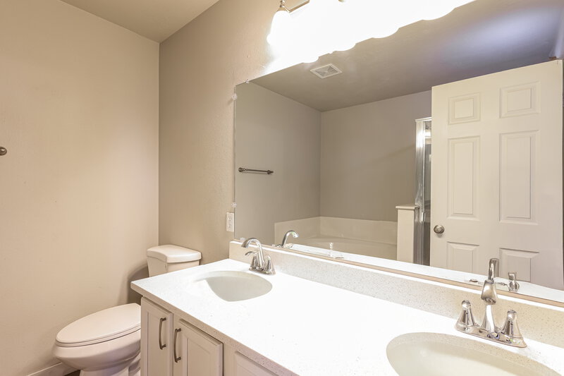 2,865/Mo, 8558 Maul Oak Dr West Jordan, UT 84081 Bathroom View 2